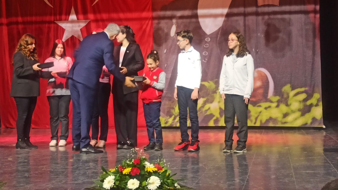 12 Mart İstiklal Marşı'nın Kabulü ve Mehmet Akif ERSOY'u Anma Günü Resim Yarışması Ödemiş İlçe Birincisi Öğrencimiz Melis KÖSE